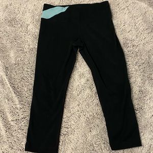 UA Cropped Leggings⭐️5/$15⭐️